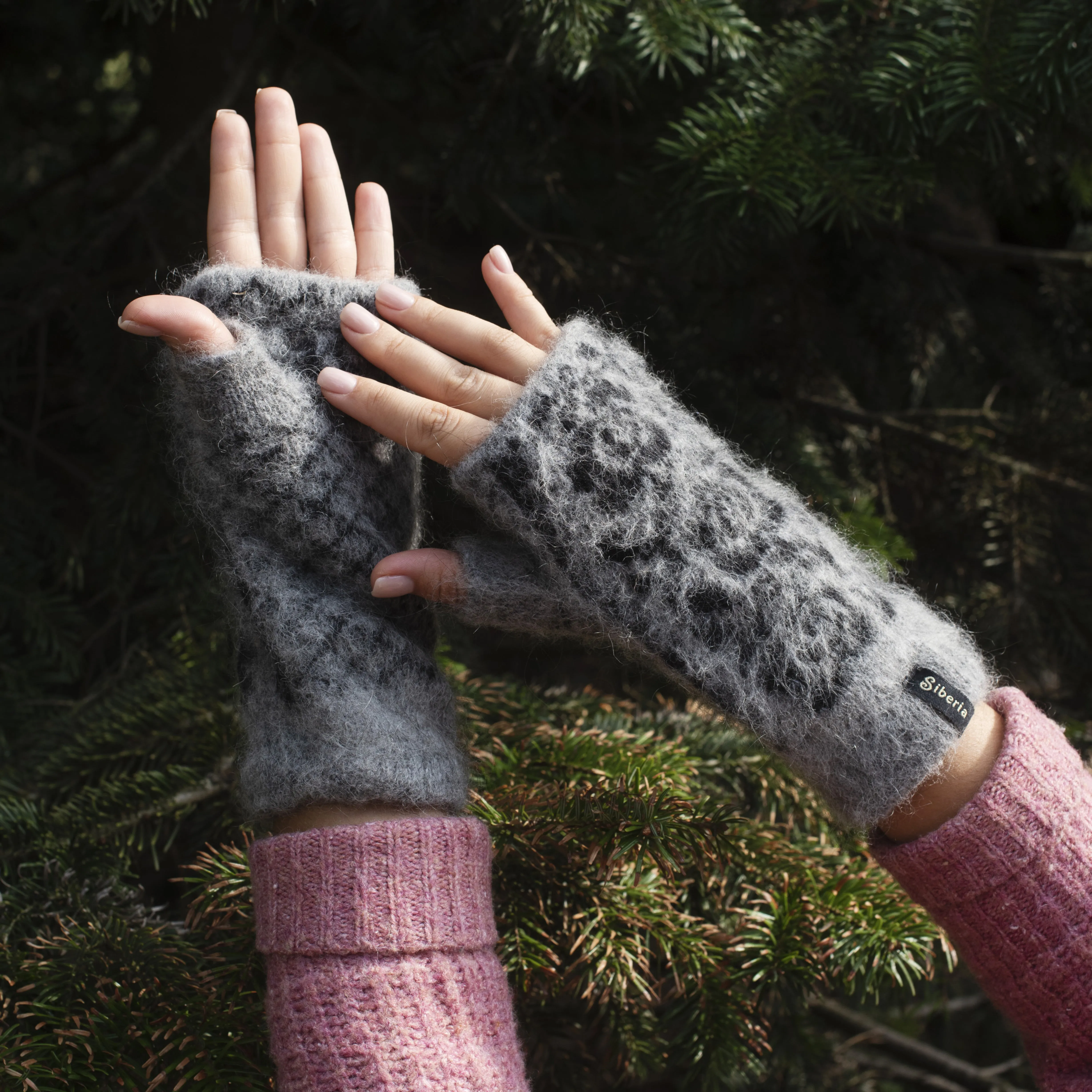 Women's Midnight Bloom Goat Wool Fingerless Gloves