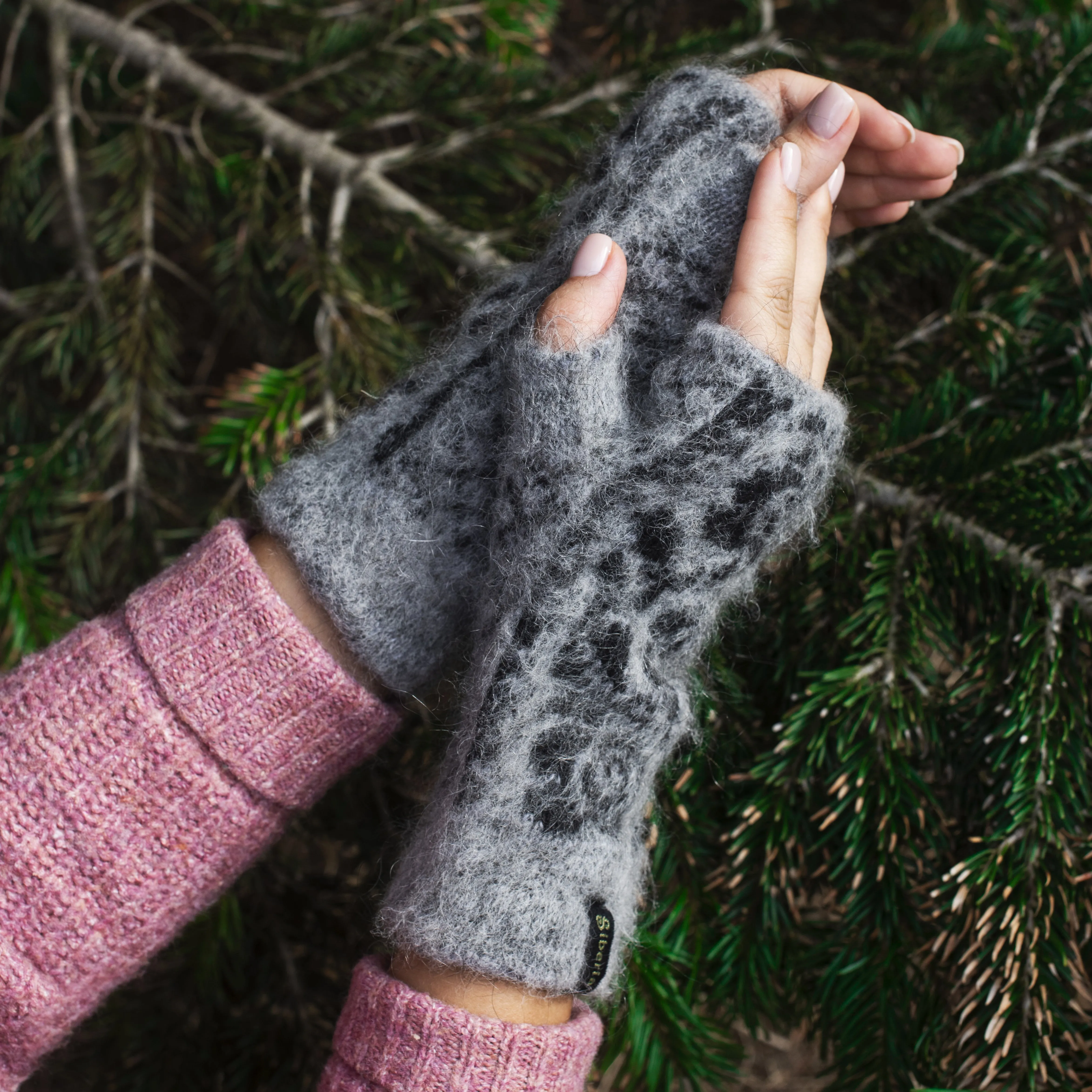 Women's Midnight Bloom Goat Wool Fingerless Gloves