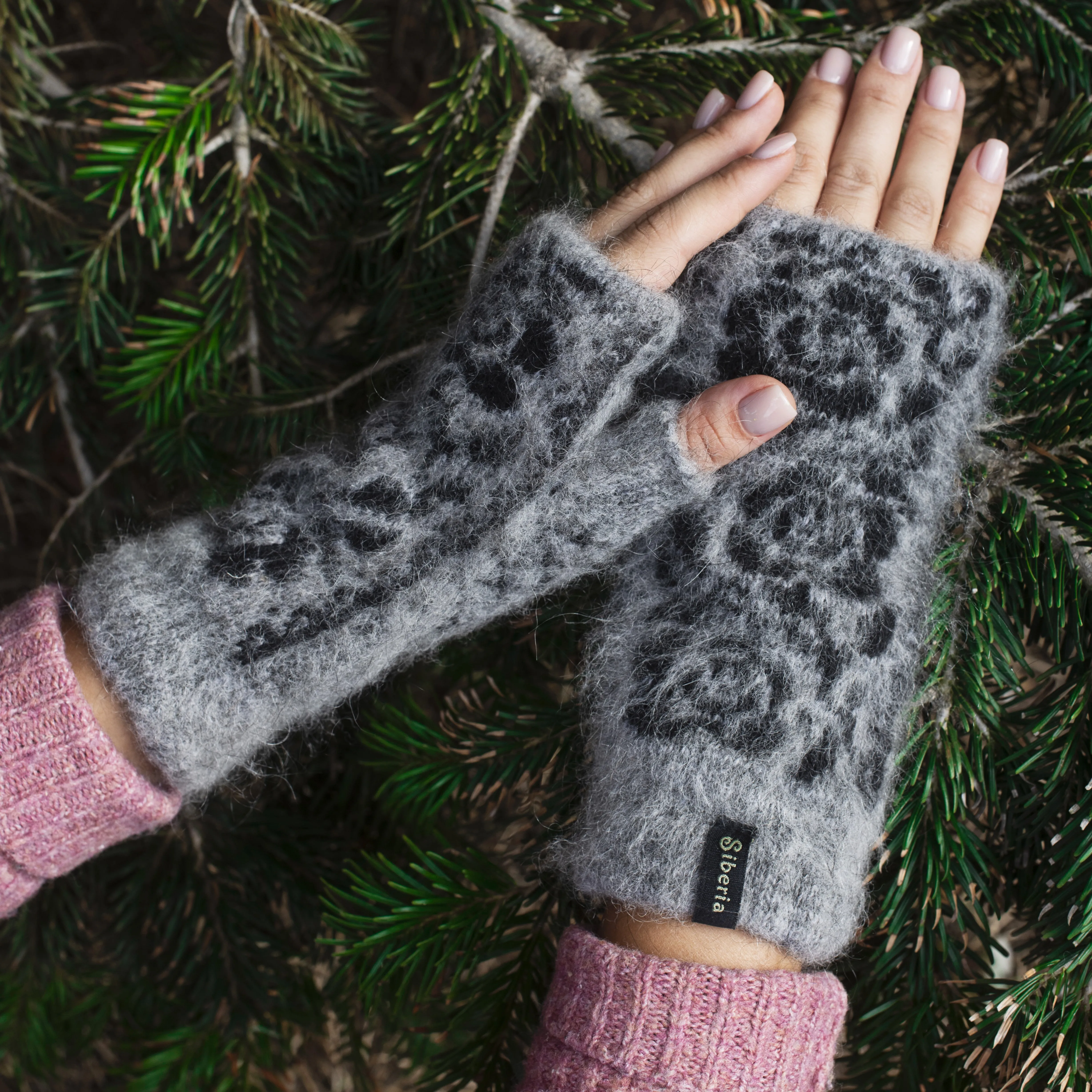 Women's Midnight Bloom Goat Wool Fingerless Gloves